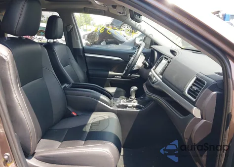 2019 Toyota Highlander Xle z USA, uszkodzony, nr VIN 5TDJZRFH3KS719612